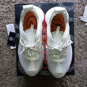 Versace chain reactions